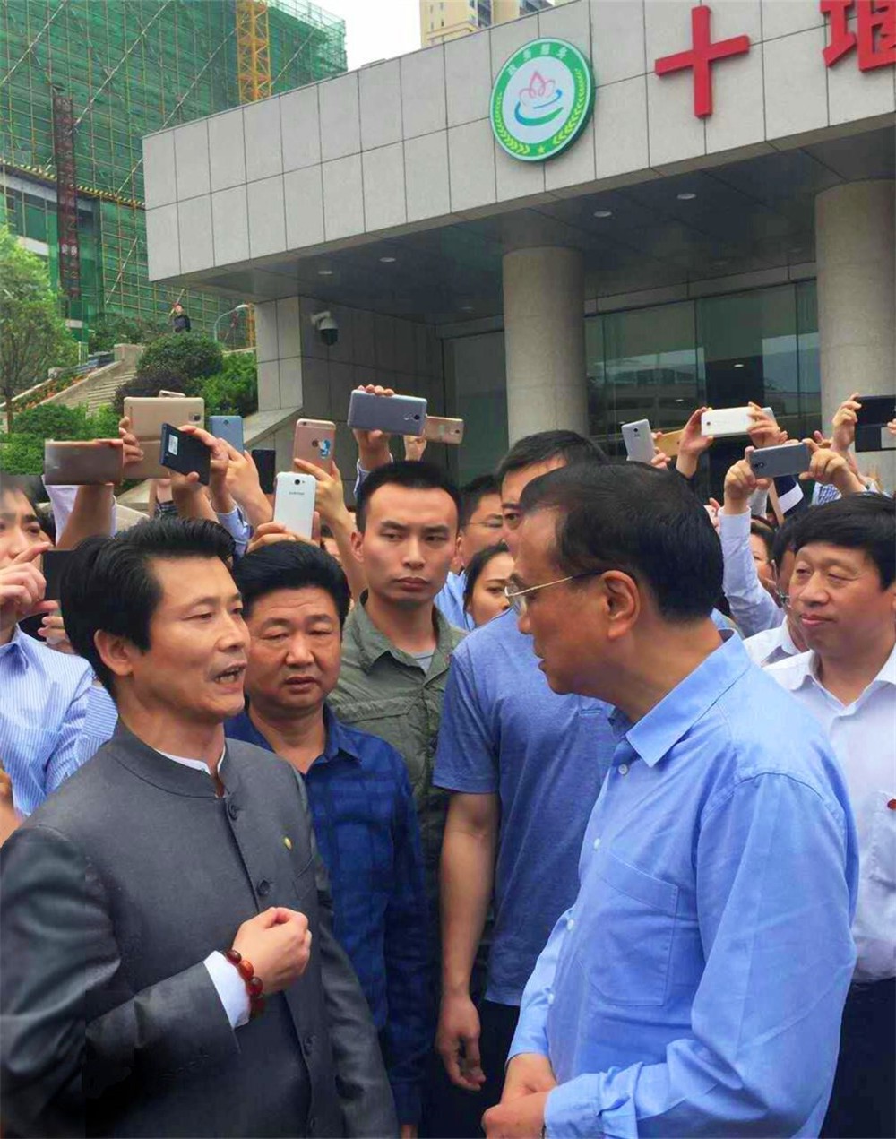 中共中央政治局常务、国务院总理李克强接见湖北J9国际站集团主席刘雁飞_视察交流_向导眷注_湖北J9国际站集团
